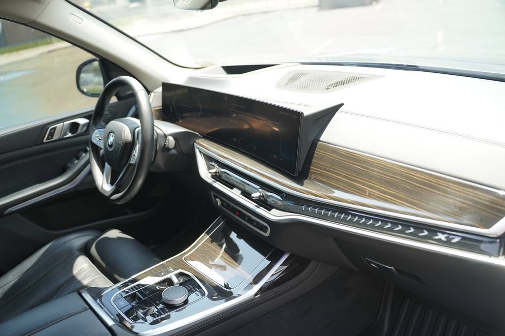 Used 2023 BMW X7 xDrive40i w/ Premium Package AWD/4WD image 16