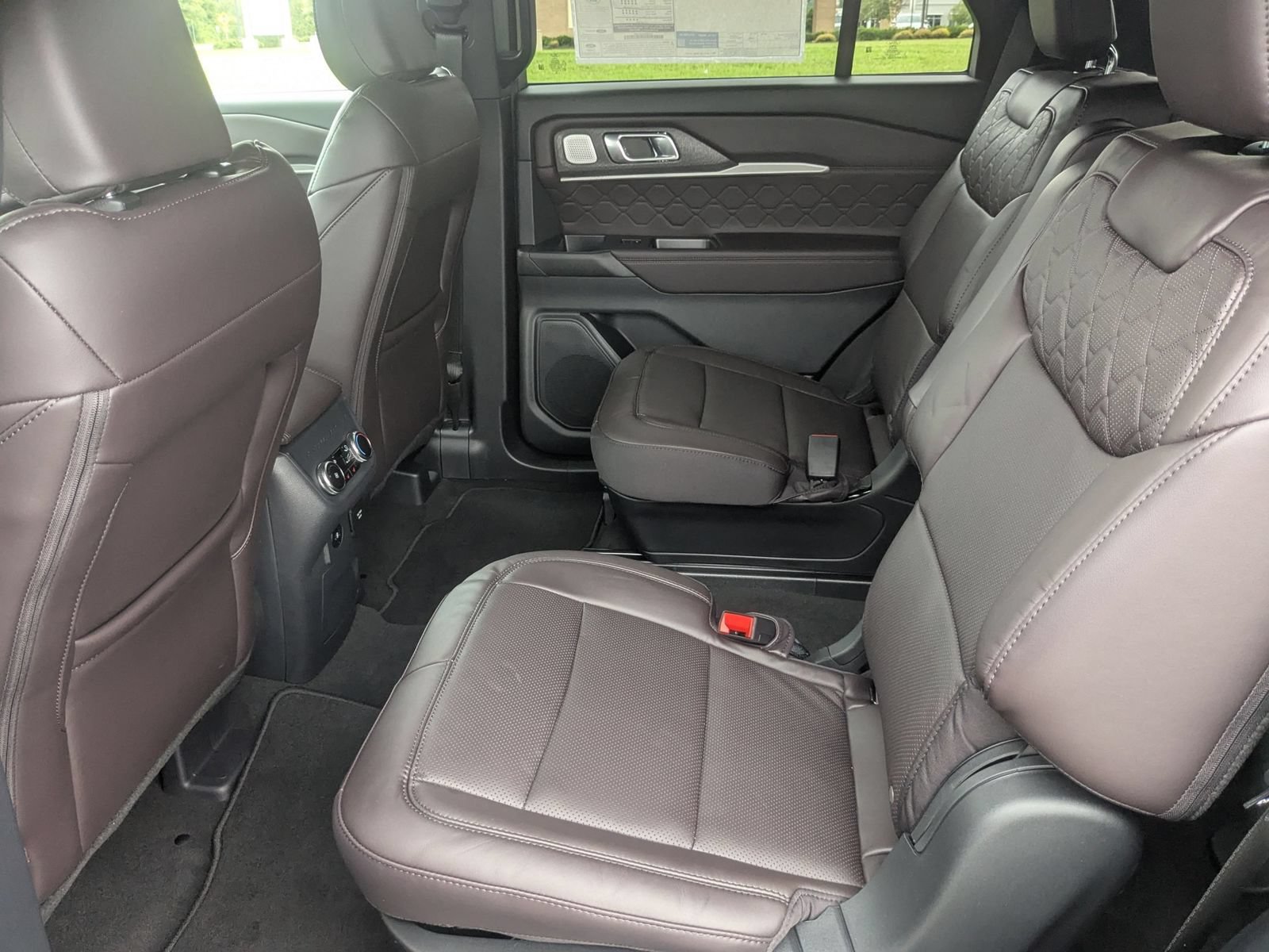 New 2026 Ford Explorer Platinum w/ LUX Leather Package AWD/4WD image 31