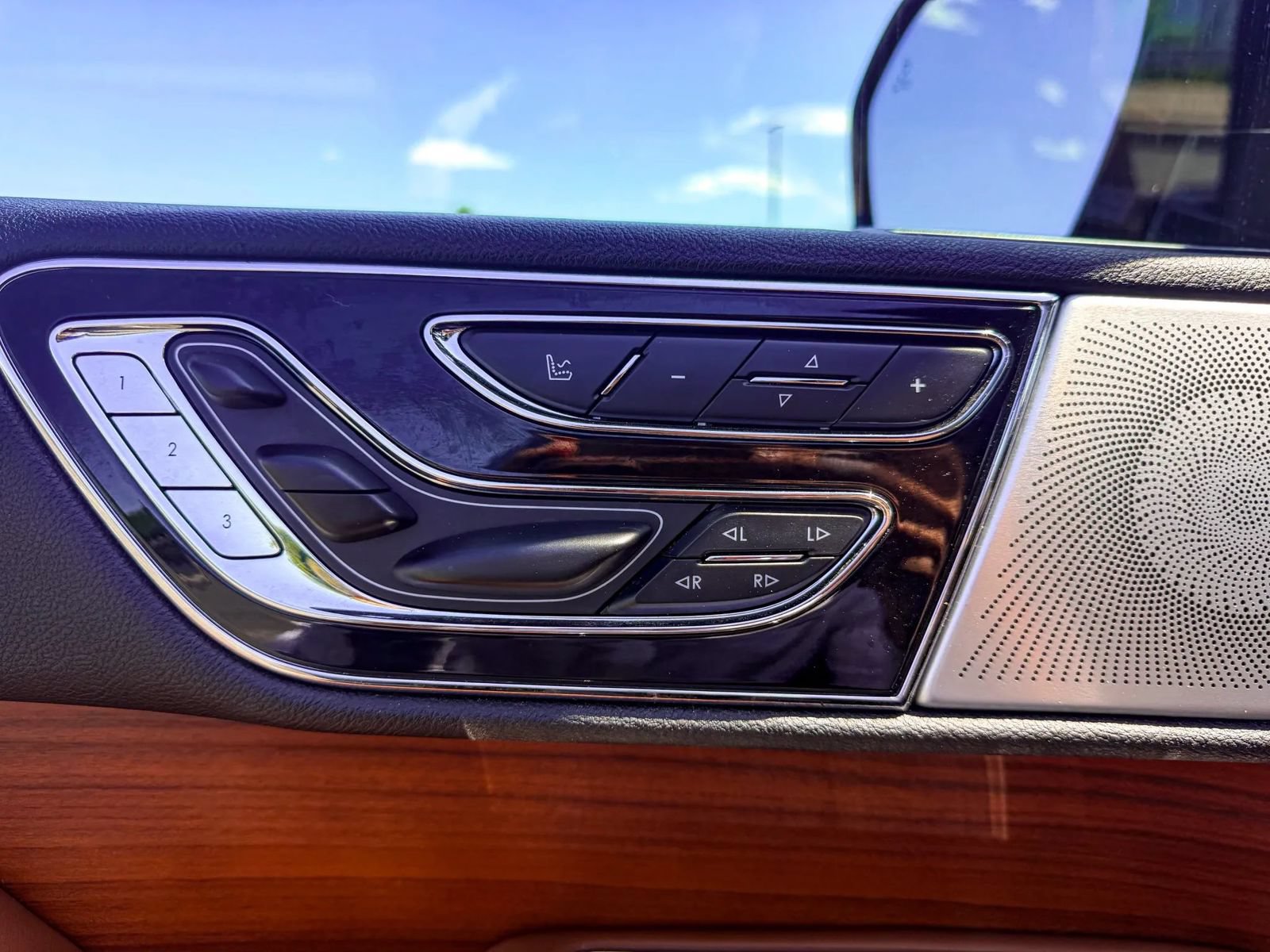 Used 2019 Lincoln Navigator L Reserve w/ Cargo Package AWD/4WD image 34