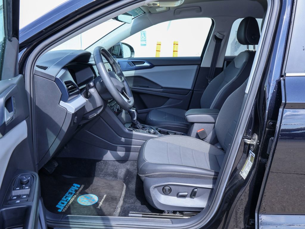 Certified 2022 Volkswagen Taos SE AWD/4WD image 11