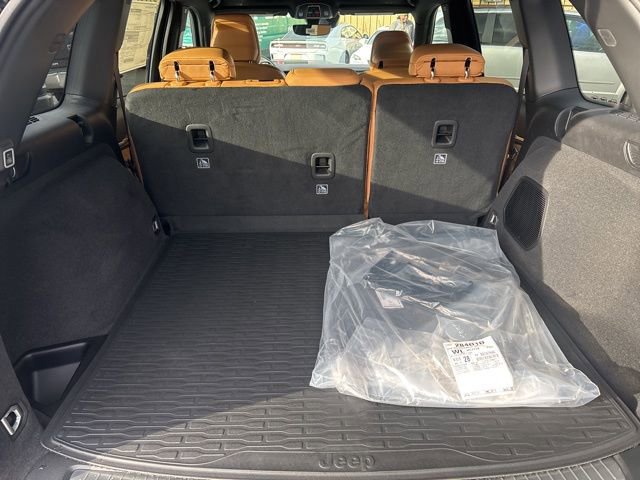 New 2025 Jeep Grand Cherokee Summit image 13