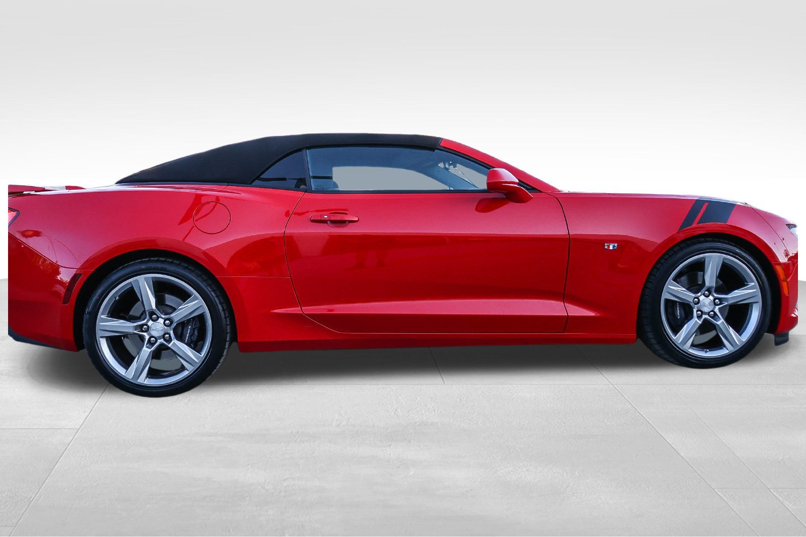 Used 2018 Chevrolet Camaro SS RWD image 4