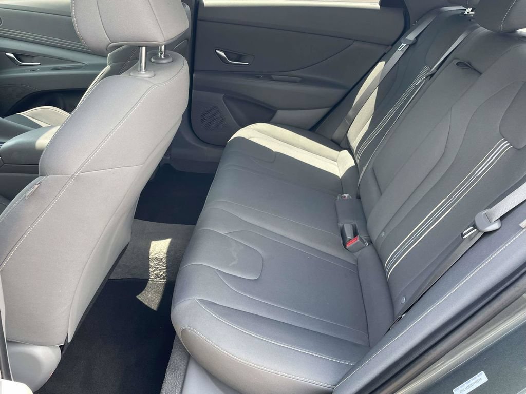 Used 2025 Hyundai Elantra SEL FWD image 9