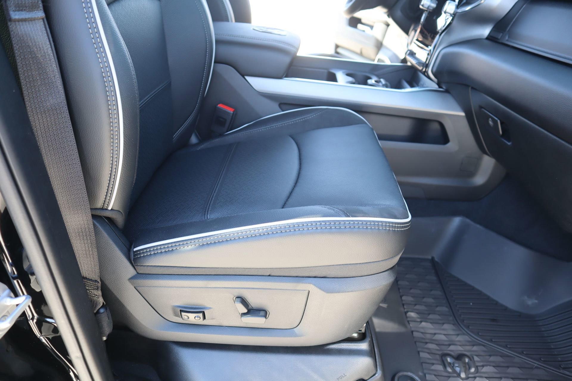 New 2026 RAM 2500 Laramie w/ Night Edition image 14