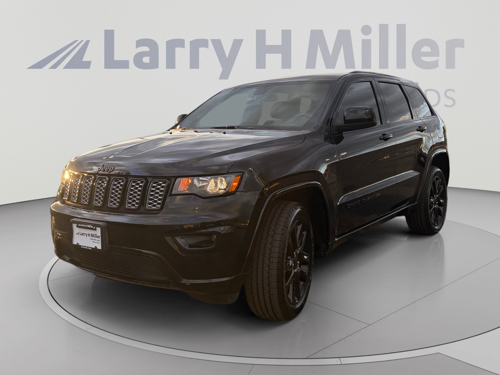 Used 2021 Jeep Grand Cherokee Laredo X AWD/4WD image 1