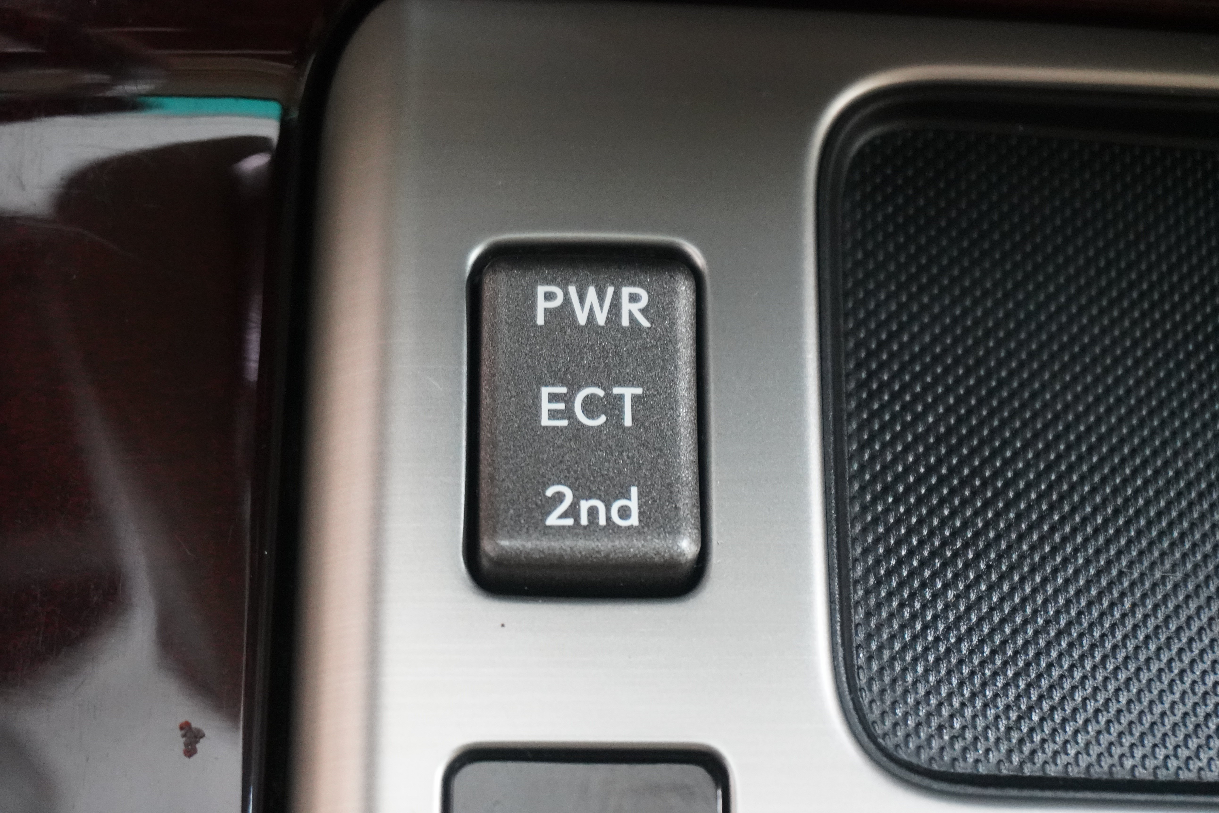 Used 2013 Lexus LX 570 4WD w/ Luxury Pkg w/Pre-crash image 26
