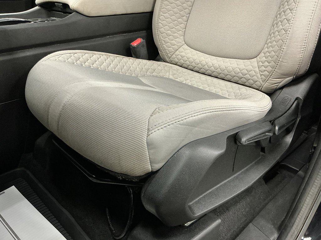 Used 2023 Honda Pilot LX image 19