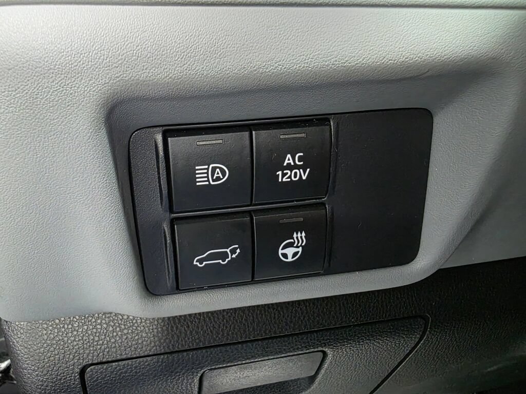 Used 2021 Toyota Highlander Limited AWD/4WD image 17
