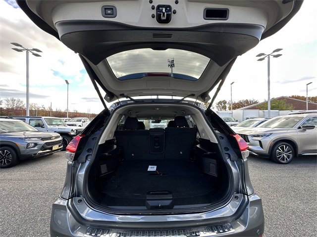 Used 2020 Nissan Rogue SV image 40