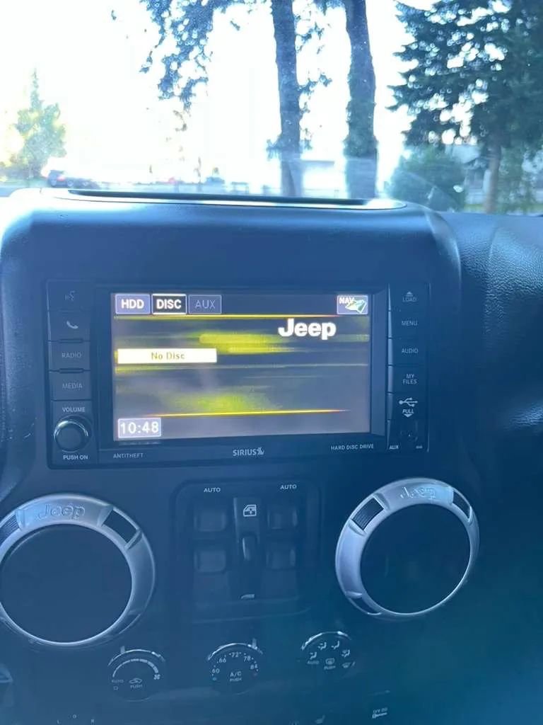 Used 2014 Jeep Wrangler Unlimited Sahara w/ Max Tow Package image 16