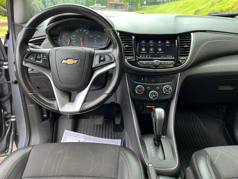Used 2020 Chevrolet Trax LT w/ LT Convenience Package AWD/4WD image 18