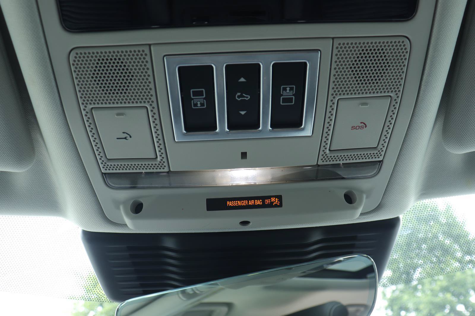 Used 2024 Land Rover Discovery S AWD/4WD image 24