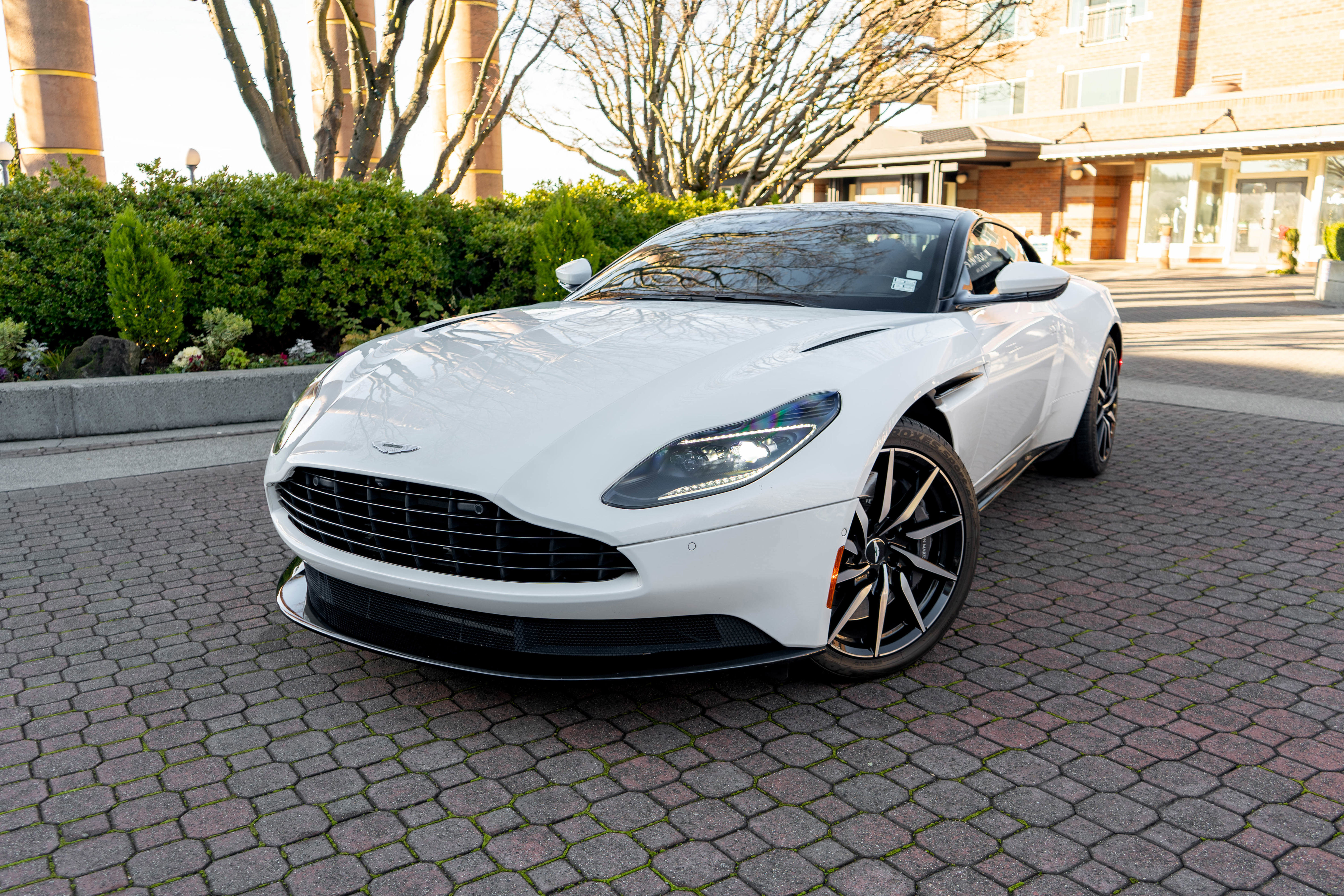 Used 2019 Aston Martin DB11 Coupe image 29