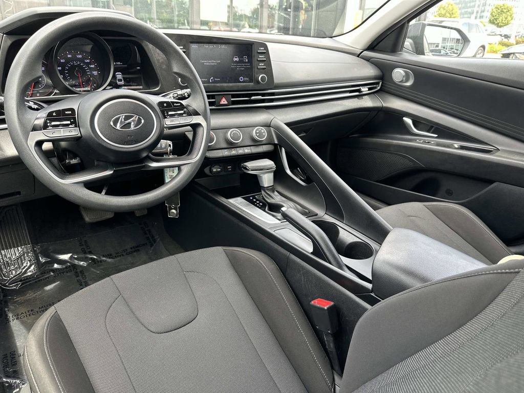Used 2023 Hyundai Elantra SE FWD image 10