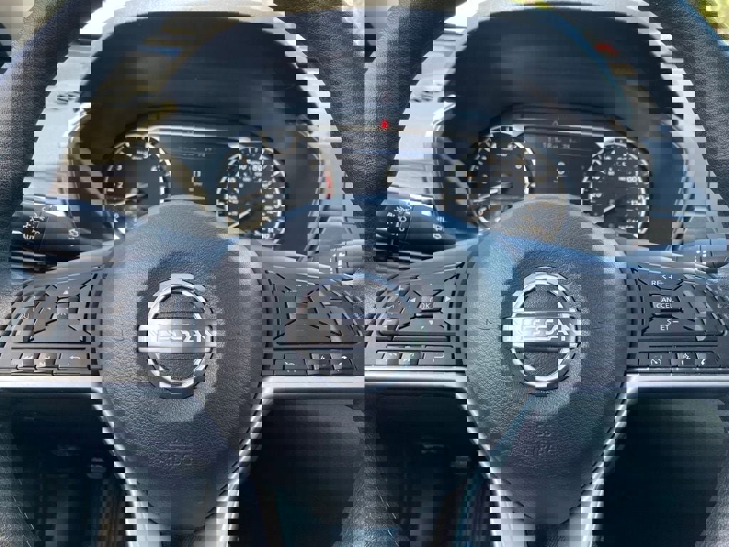 Used 2025 Nissan Altima 2.5 SV image 15