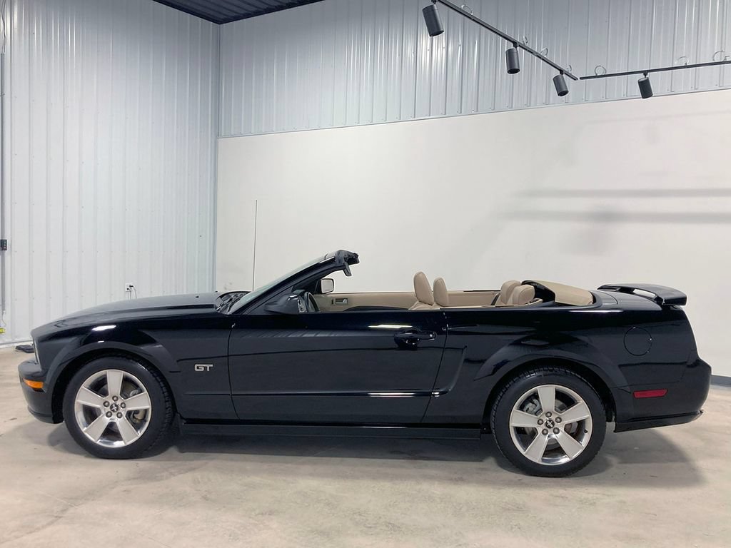 Used 2006 Ford Mustang GT RWD image 2