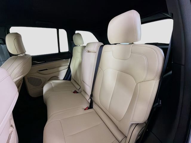 Used 2023 Jeep Grand Cherokee Limited image 23