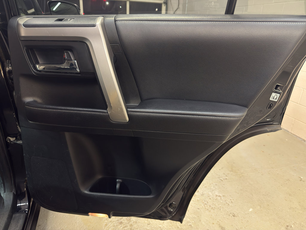 Used 2018 Toyota 4Runner SR5 Premium image 26