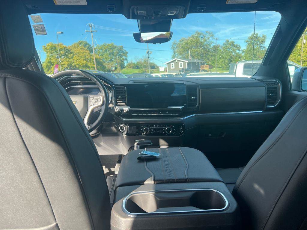 Used 2024 Chevrolet Silverado 1500 High Country w/ Technology Package image 17