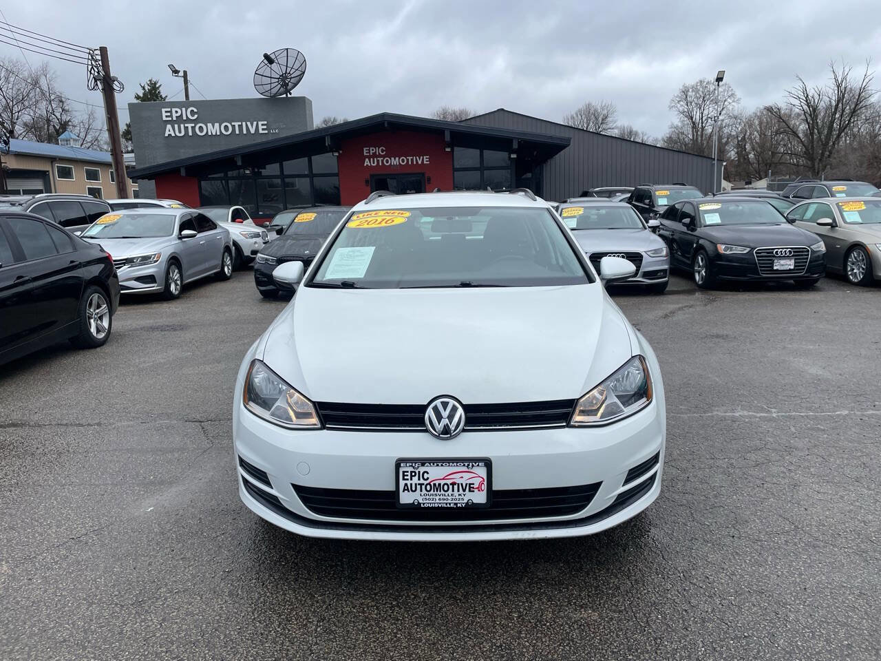 Used 2016 Volkswagen Golf S image 3