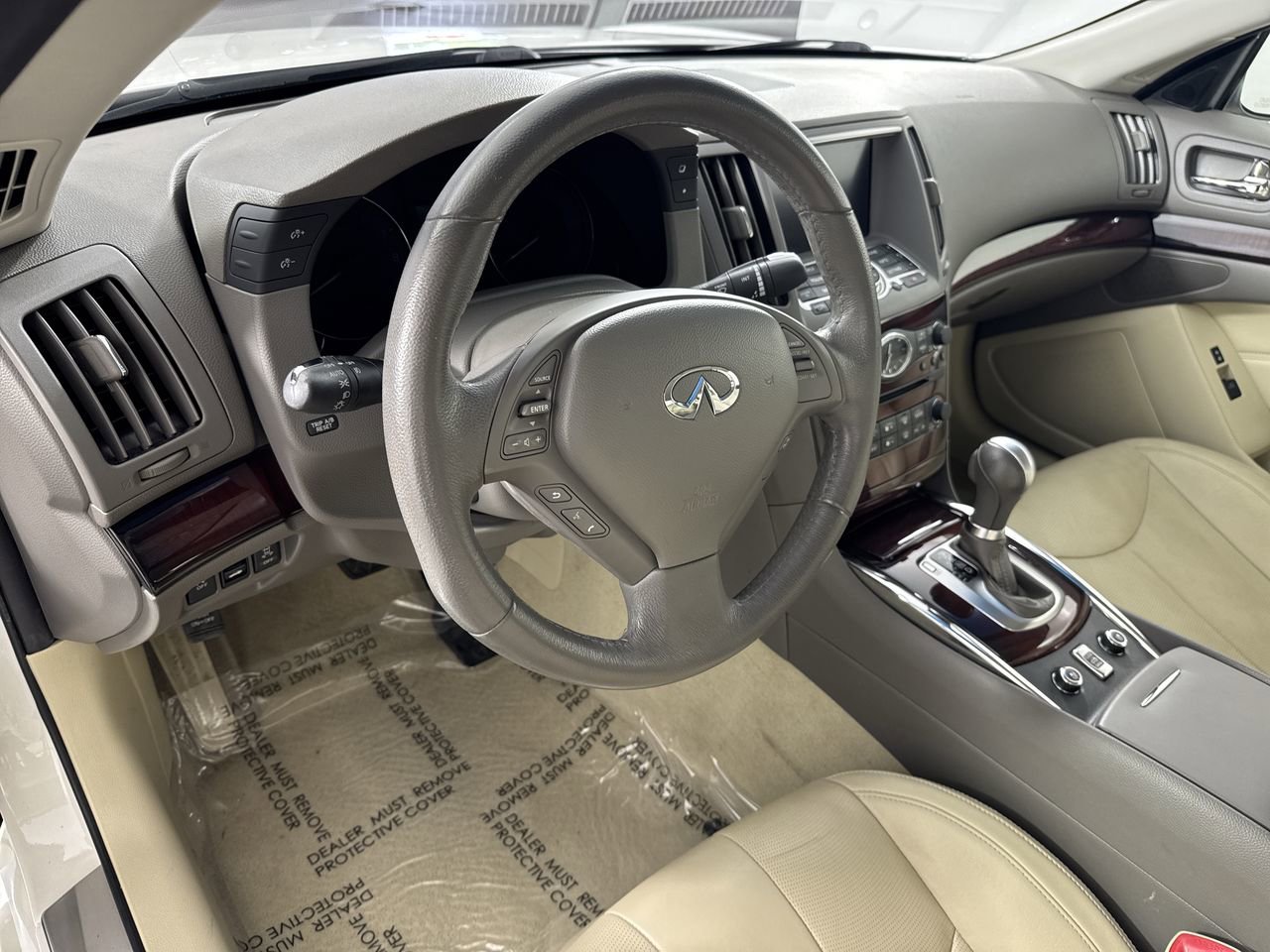 Used 2015 INFINITI Q60 Convertible w/ Premium Package RWD image 26
