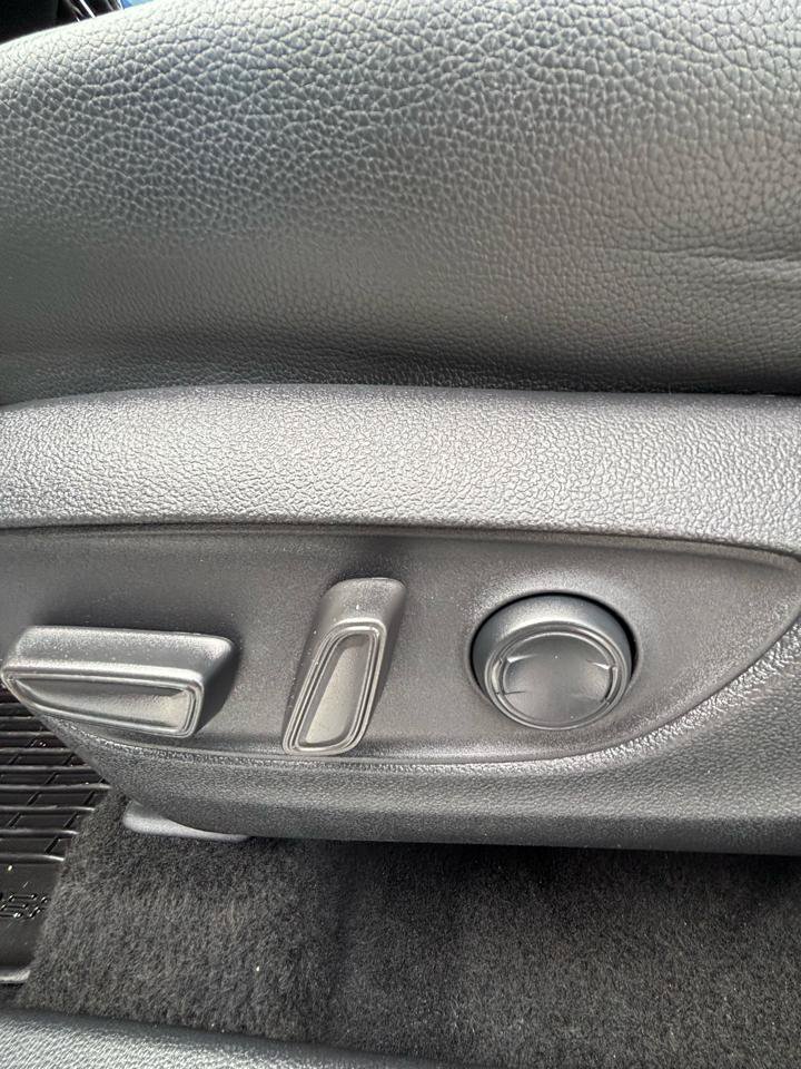 Used 2022 Toyota Highlander XLE AWD/4WD image 11