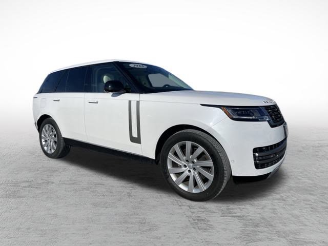 Used 2024 Land Rover Range Rover SE image 3