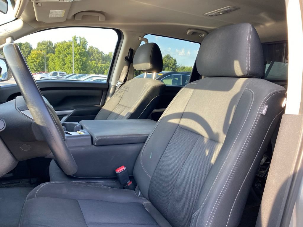 Used 2018 Nissan Titan SV AWD/4WD image 10