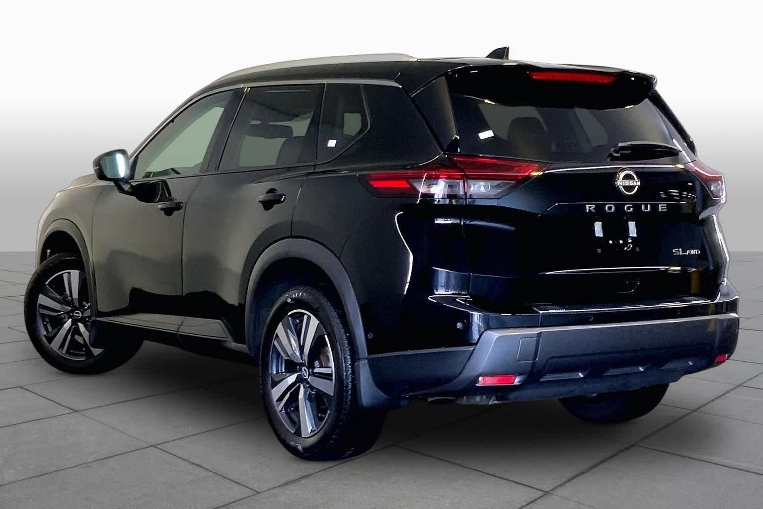 Used 2024 Nissan Rogue SL AWD/4WD image 12