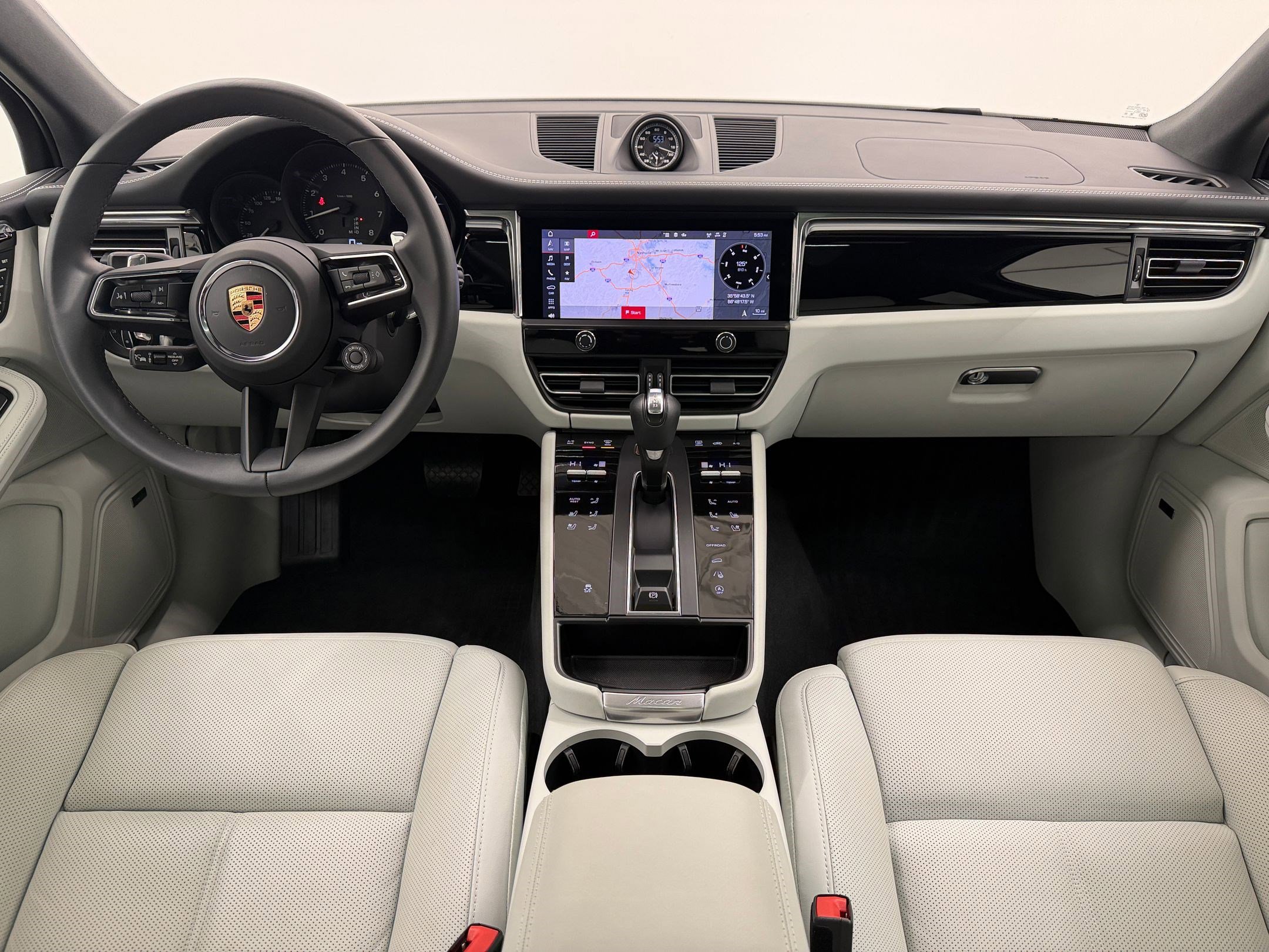 Used 2025 Porsche Macan image 17