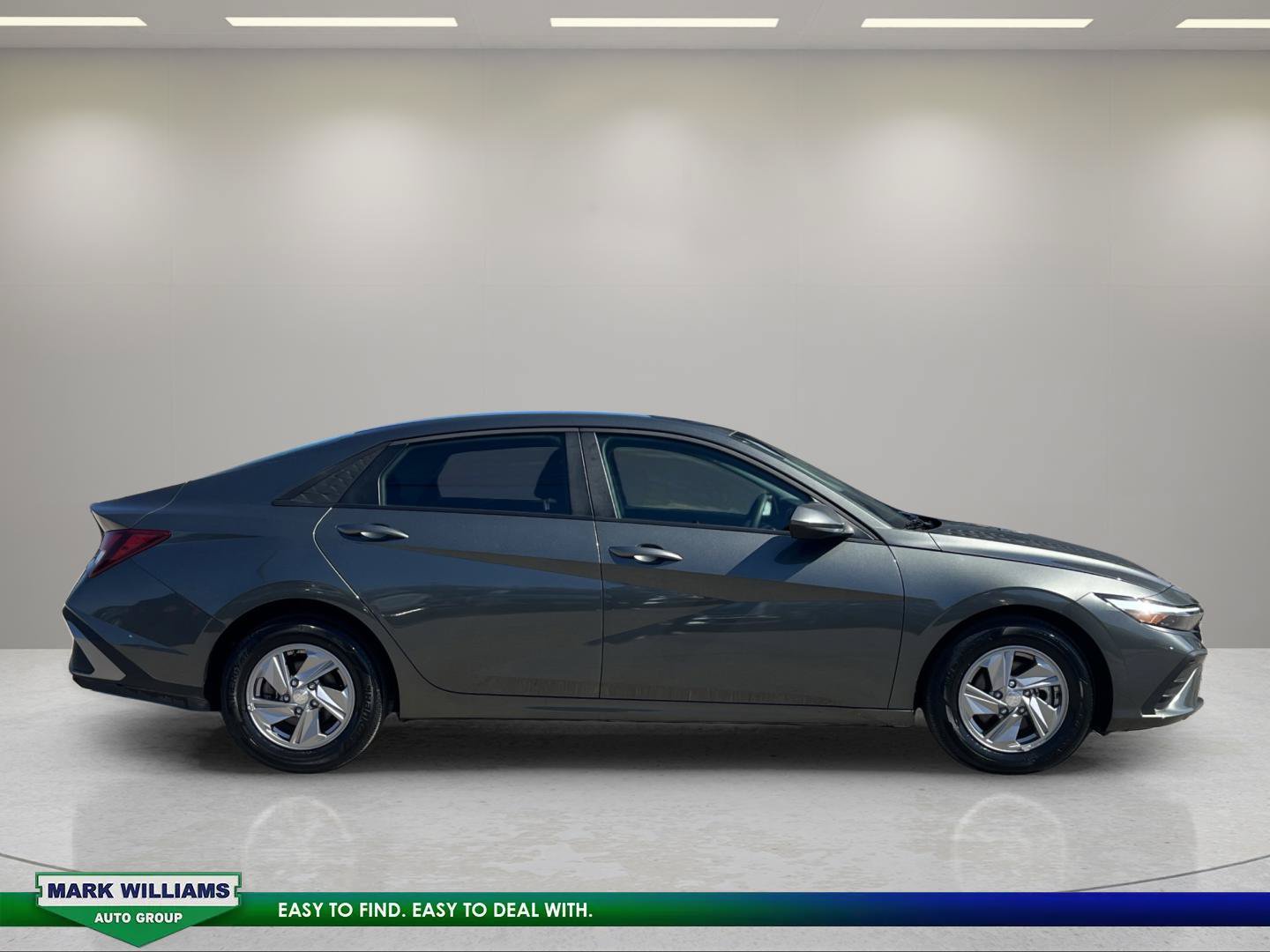 Used 2025 Hyundai Elantra SE w/ Cargo Package FWD image 2