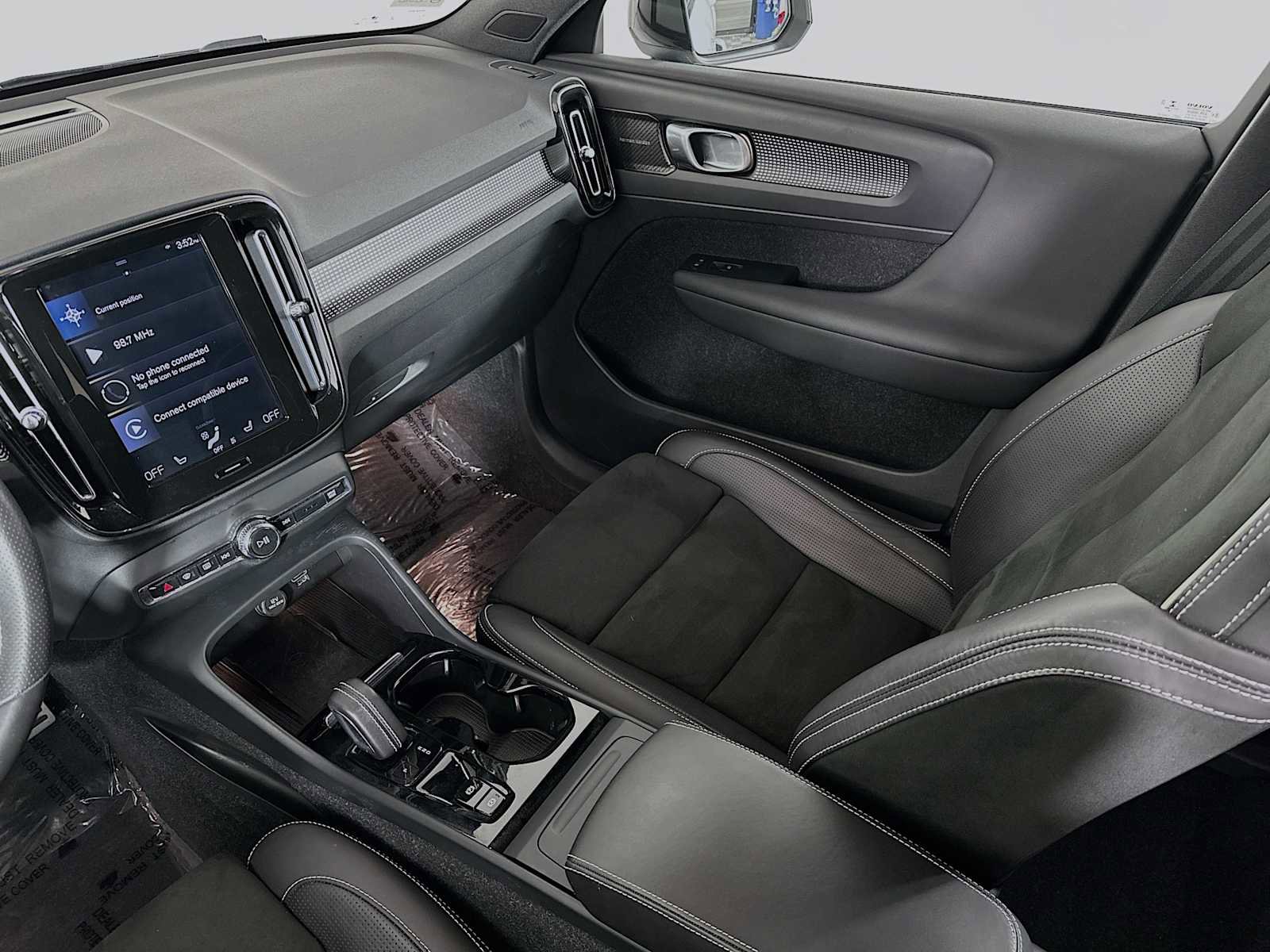 Used 2021 Volvo XC40 T5 R-Design image 22