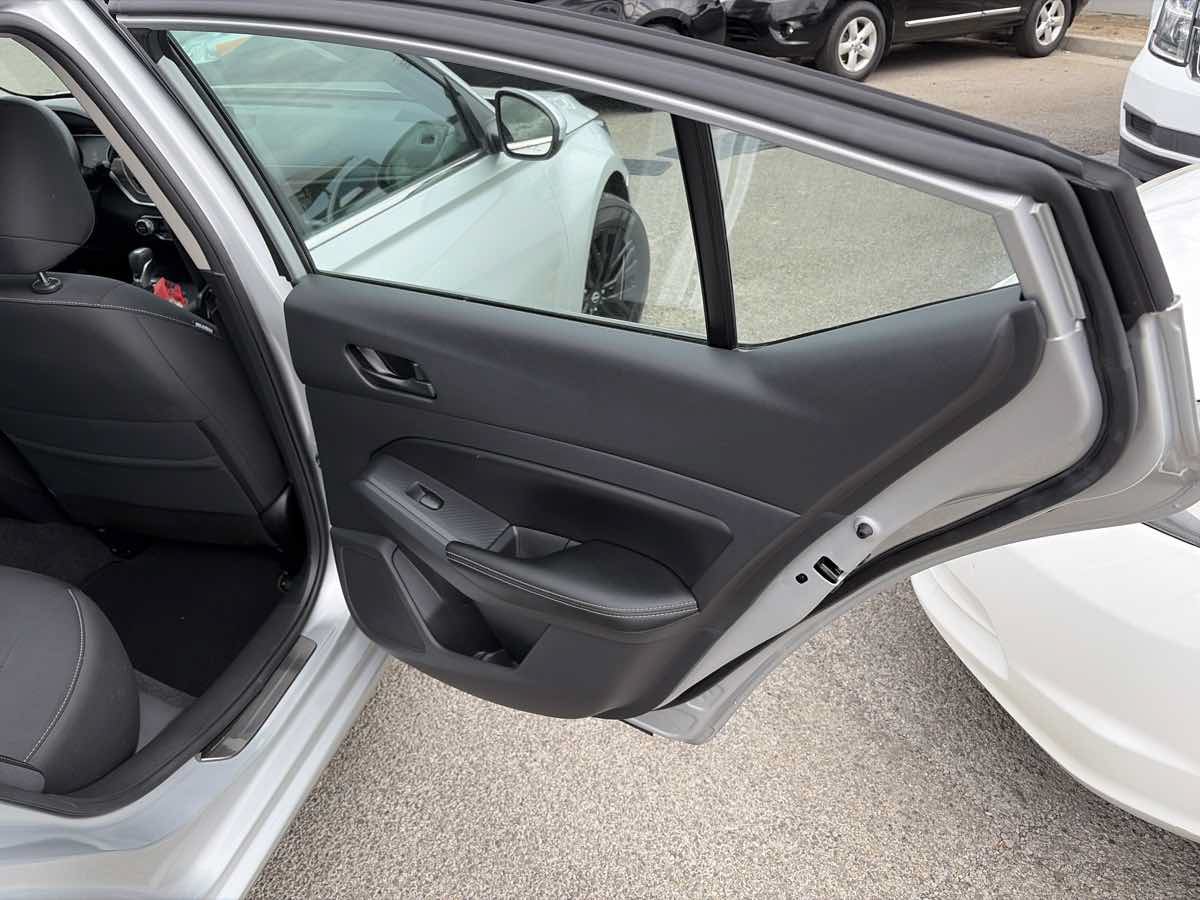 Used 2025 Nissan Altima 2.5 SV w/ SV Special Edition Package FWD image 19