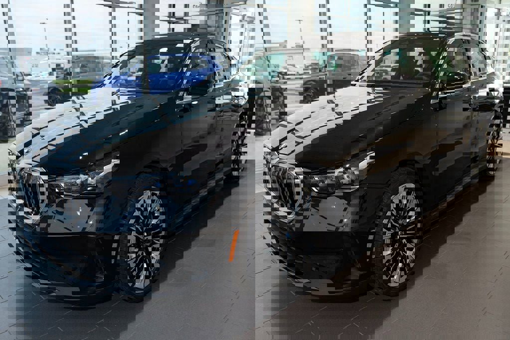 Used 2026 BMW 530i xDrive w/ Premium Package AWD/4WD image 3