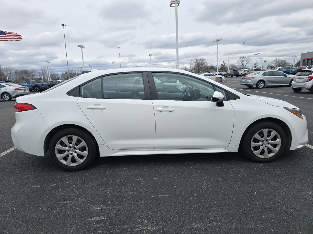 Used 2022 Toyota Corolla LE image 8