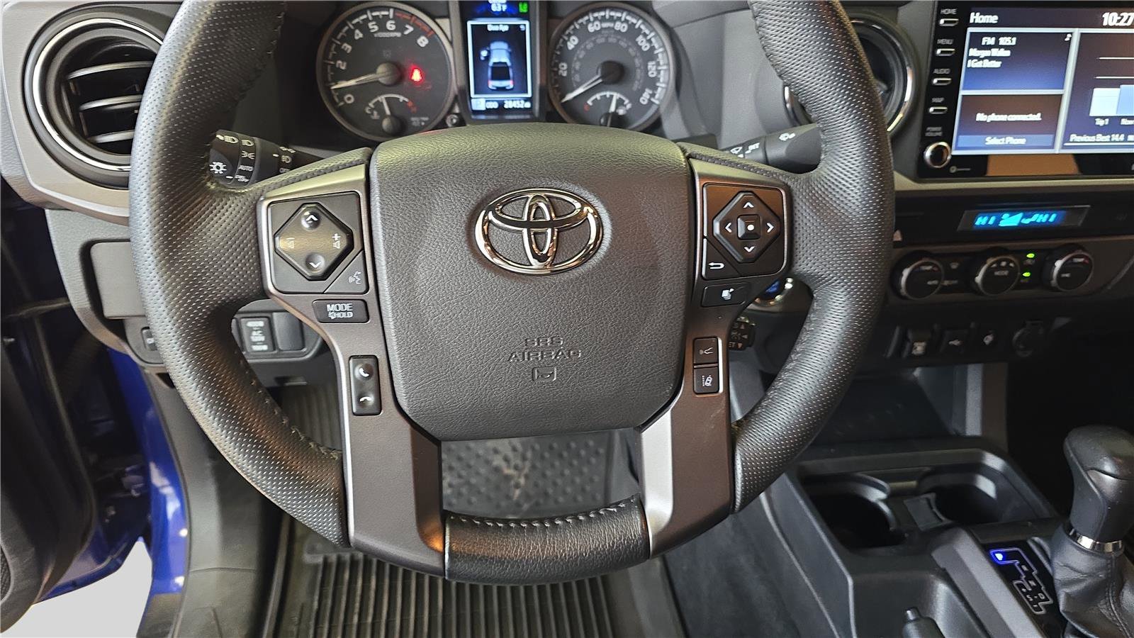 Used 2022 Toyota Tacoma TRD Off-Road AWD/4WD image 25