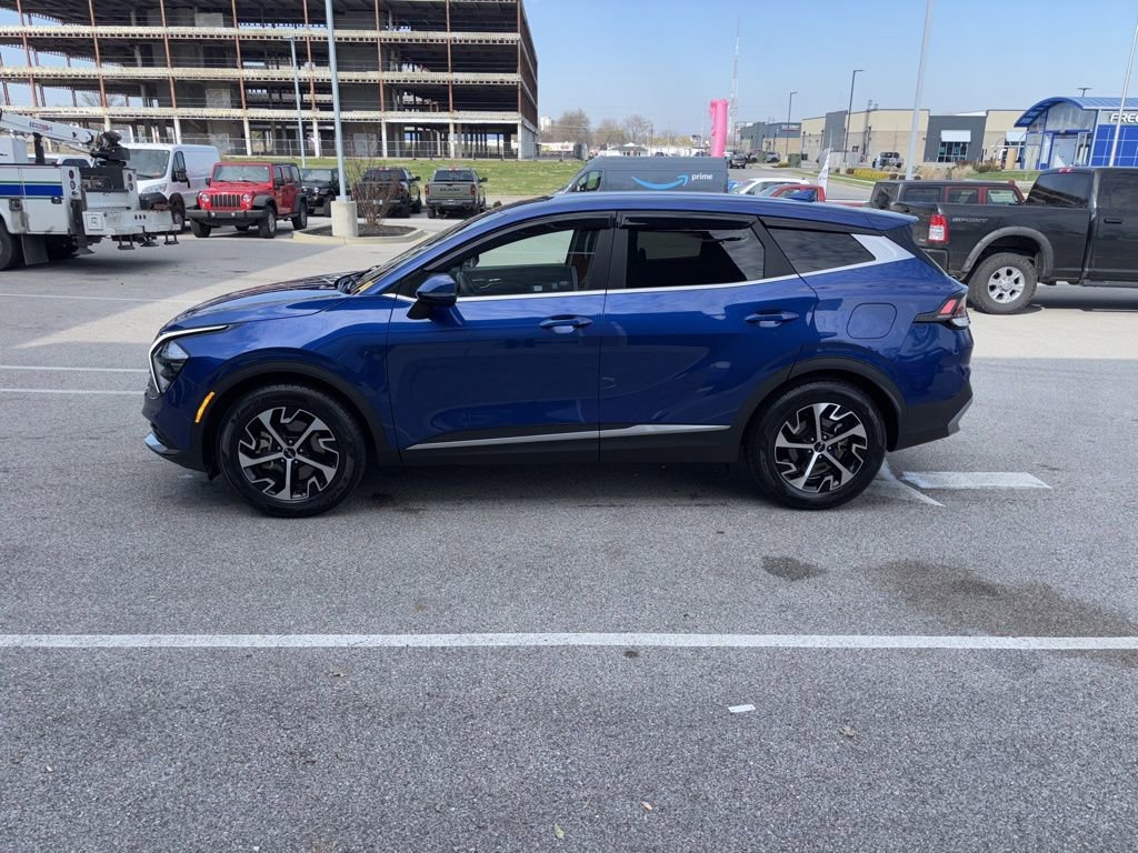 Used 2023 Kia Sportage EX FWD image 2