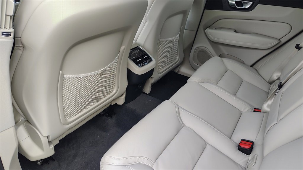 New 2026 Volvo XC60 B5 Ultra w/ Climate Package image 29