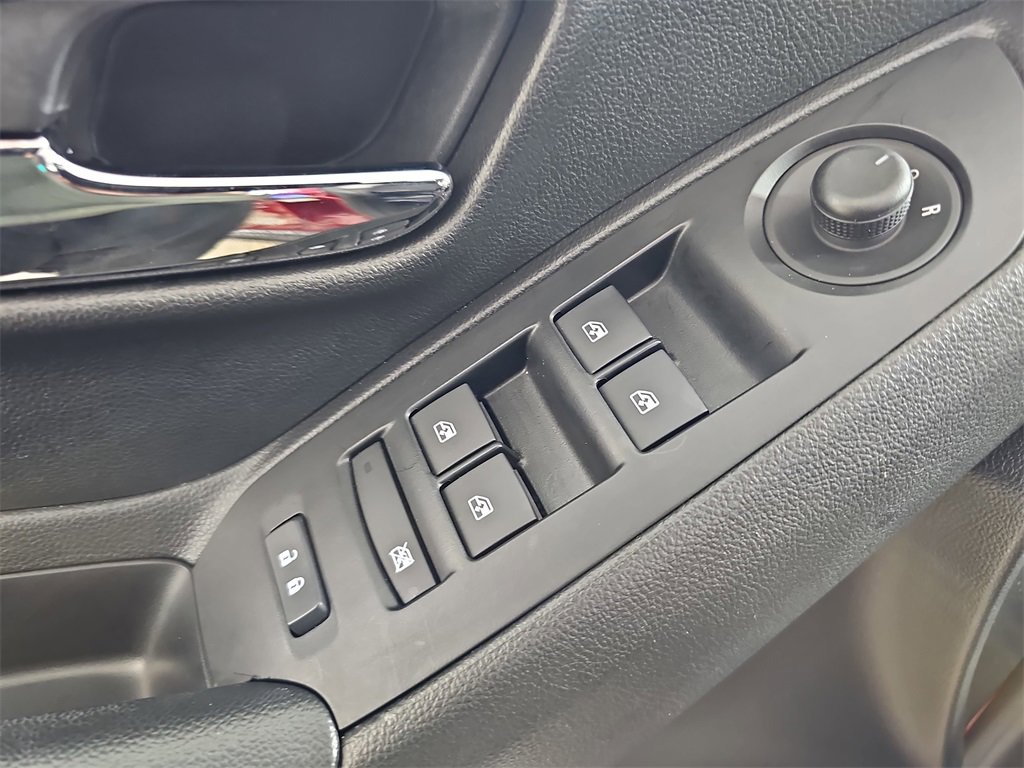 Certified 2022 Chevrolet Trax LT w/ LT Convenience Package image 32