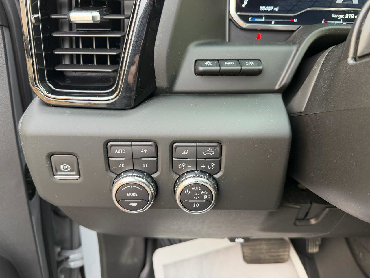 Used 2024 GMC Sierra 2500 AT4 w/ AT4 Premium Plus Package image 29