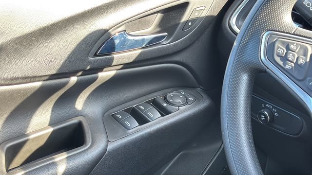 Used 2021 Chevrolet Equinox LT image 18