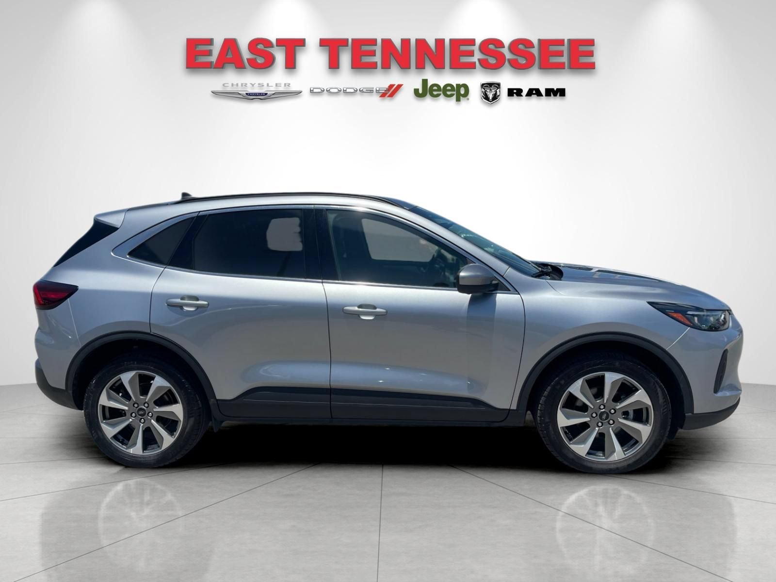 Used 2024 Ford Escape Platinum AWD/4WD image 2