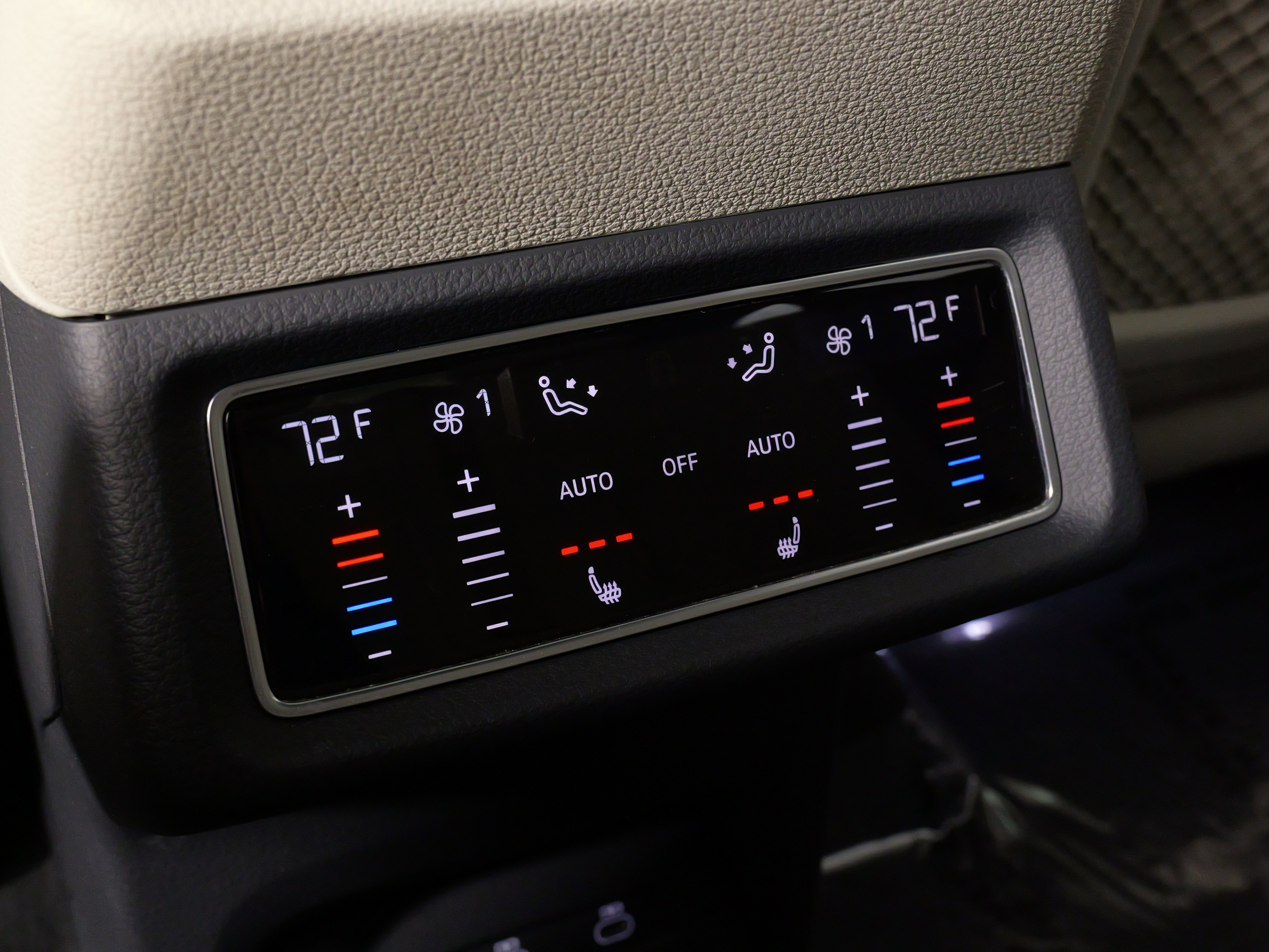 Used 2024 Audi Q8 e-tron Premium Plus w/ Premium Plus Package image 37