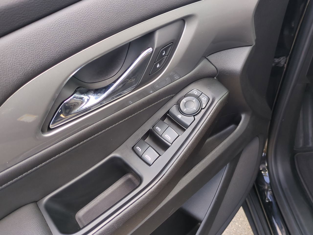 Used 2023 Chevrolet Traverse LT FWD image 22