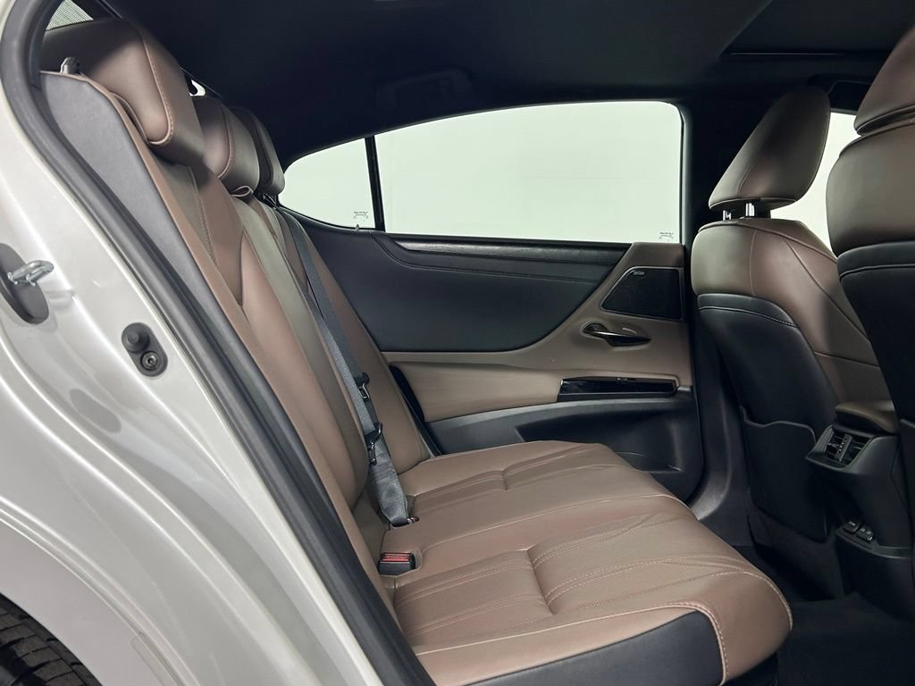 Used 2022 Lexus ES 300h w/ Luxury Package FWD image 14