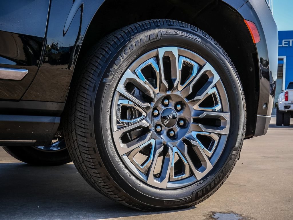 Used 2023 GMC Yukon Denali Ultimate AWD/4WD image 9
