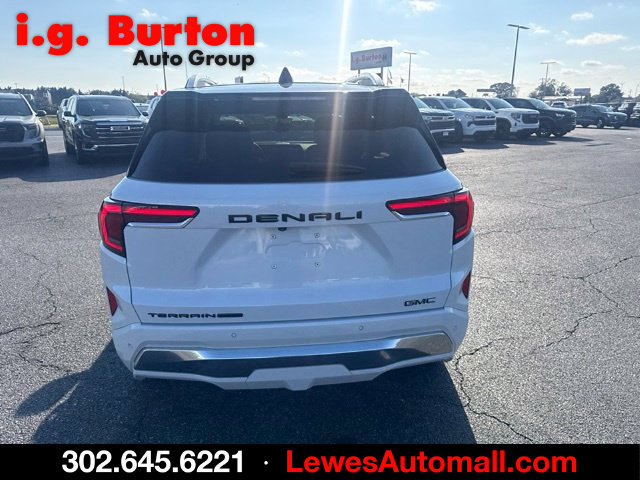 Used 2026 GMC Terrain Denali w/ LPO, Black Badging Package AWD/4WD image 4
