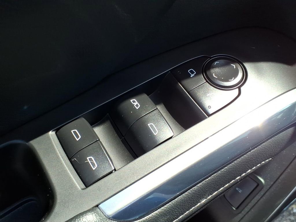 Used 2025 Chevrolet Traverse LT w/ Enhanced Driving Package AWD/4WD image 19