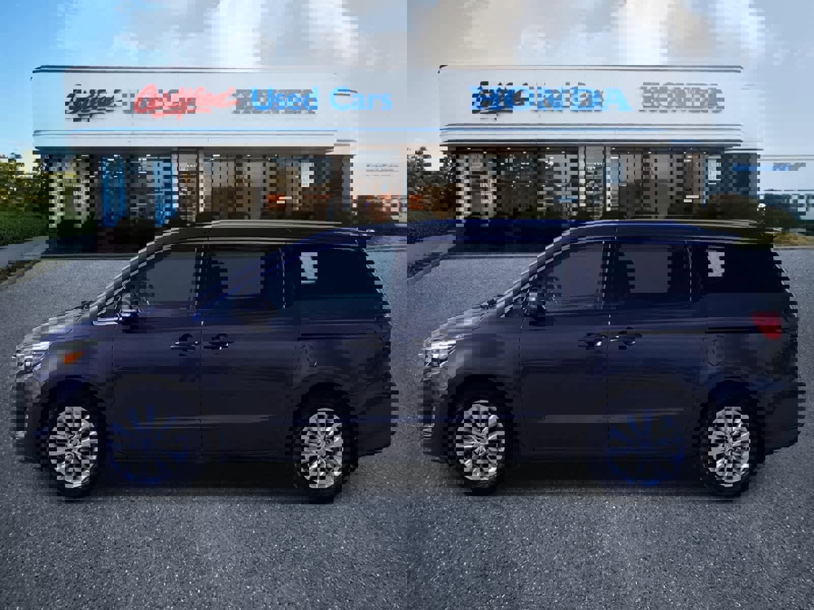 Used 2016 Kia Sedona EX image 2