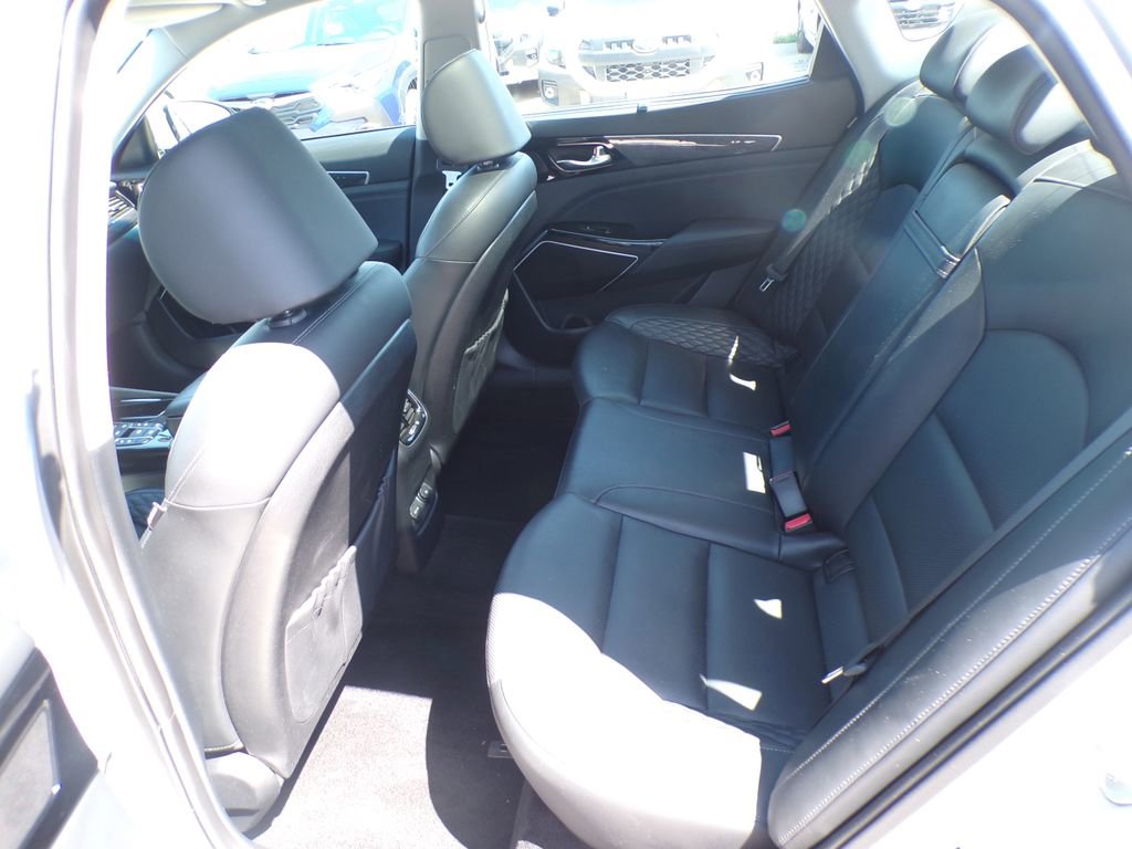 Used 2017 Kia Cadenza Limited FWD image 19